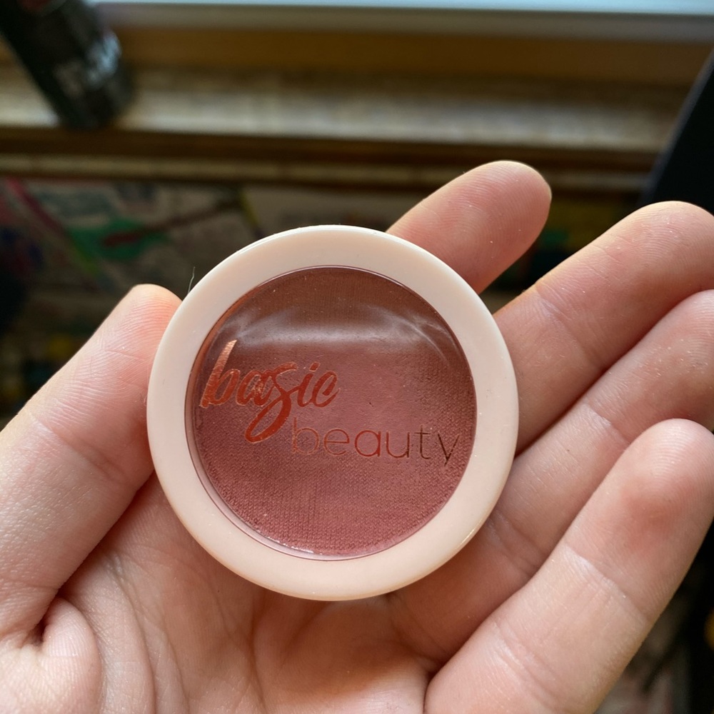 Makeup - Picture 2 of 7